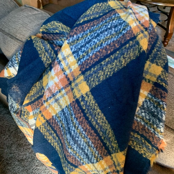 Plaid Square Blanket Scarf in Navy - Picture 4 of 4